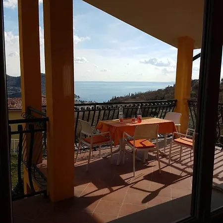 N. 5 Sole E Luna Apartment Costermano